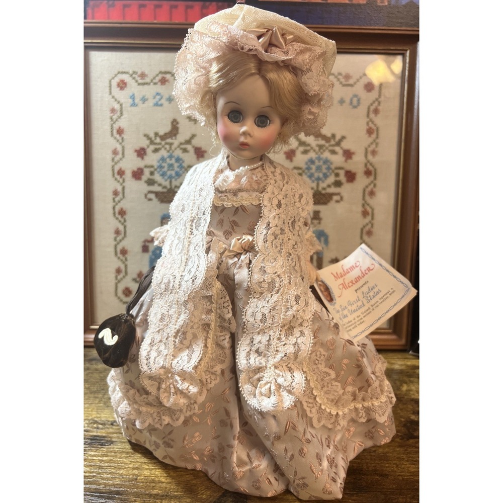 1976 Madame Alexander Martha Washington #1501 First Ladies Series  Doll‎ no Box